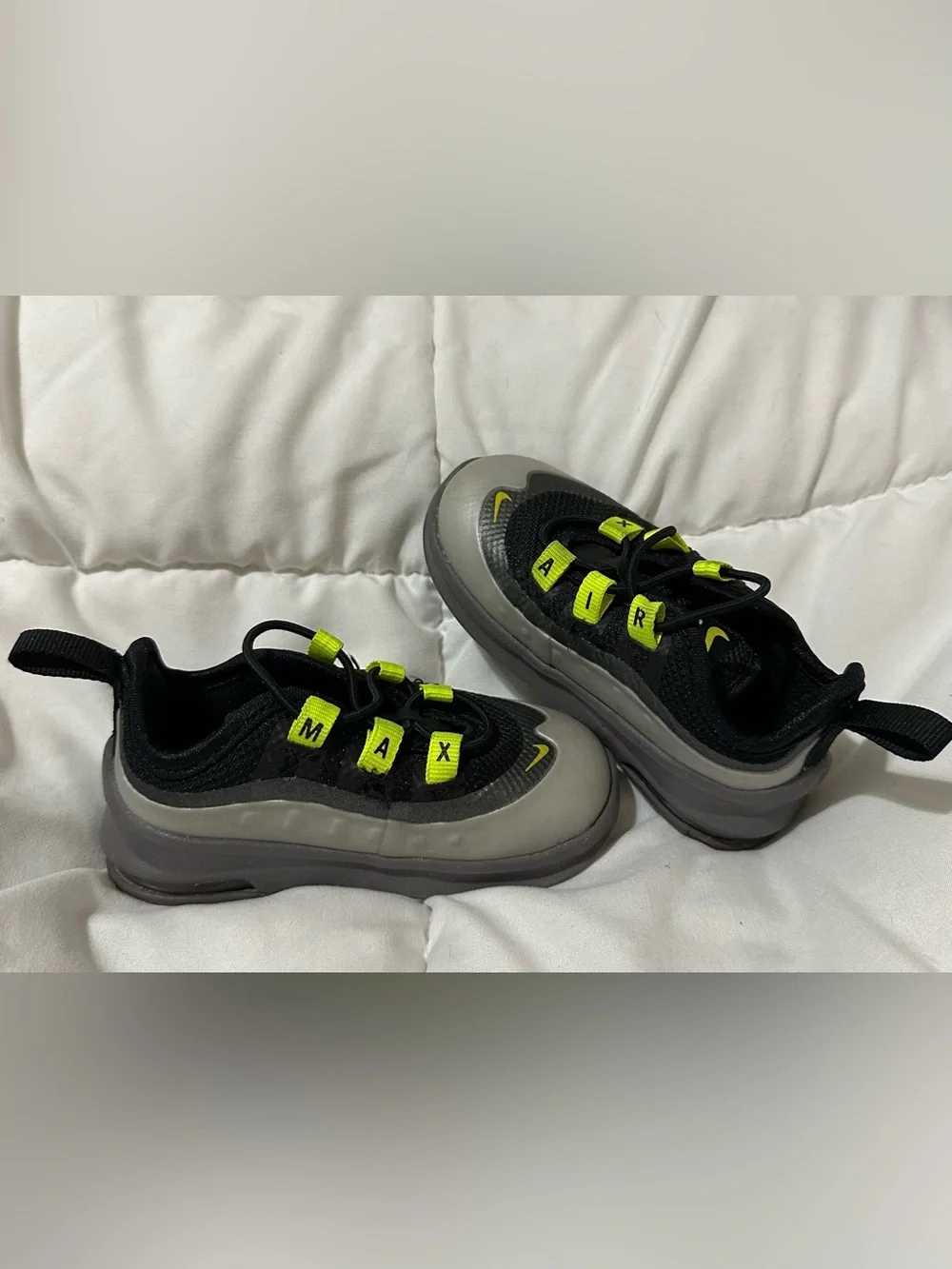 Nike Size 5C Kids Air Max Slip-On Sneakers in Black and Neon Yellow-Green